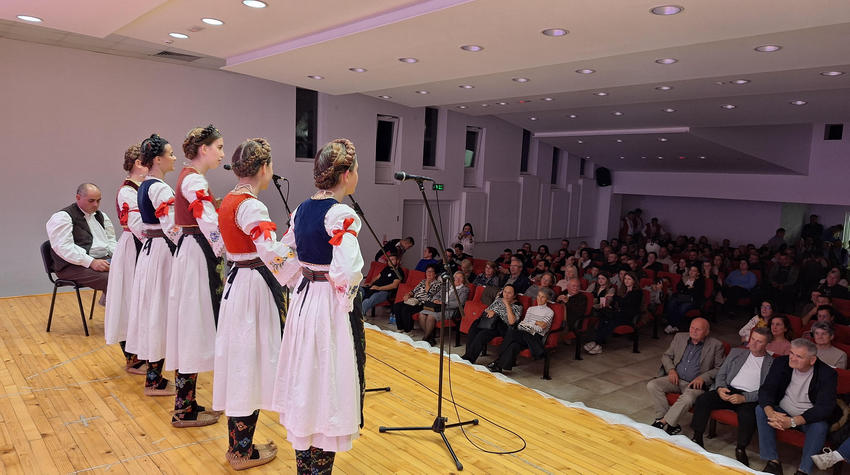 SONG AND TRADITION BRING PERFORMERS TOGETHER IN NOVA TOPOLA